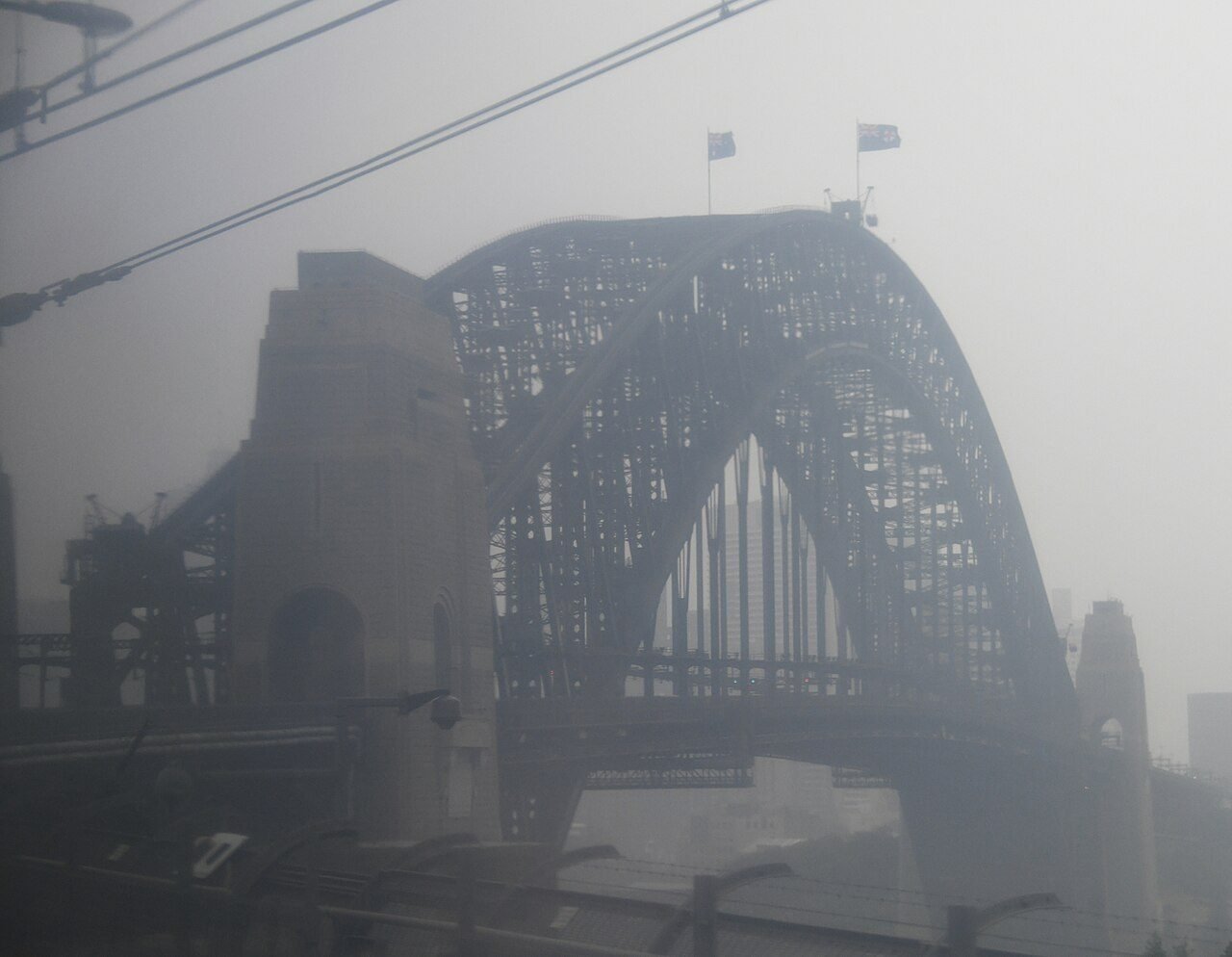 Bushfire smoke at home: keeping indoor air cleaner